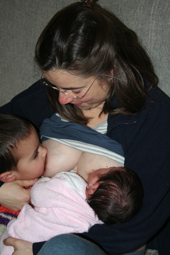 This image has an empty alt attribute; its file name is 2010_01_28-tandem-feeding.jpg